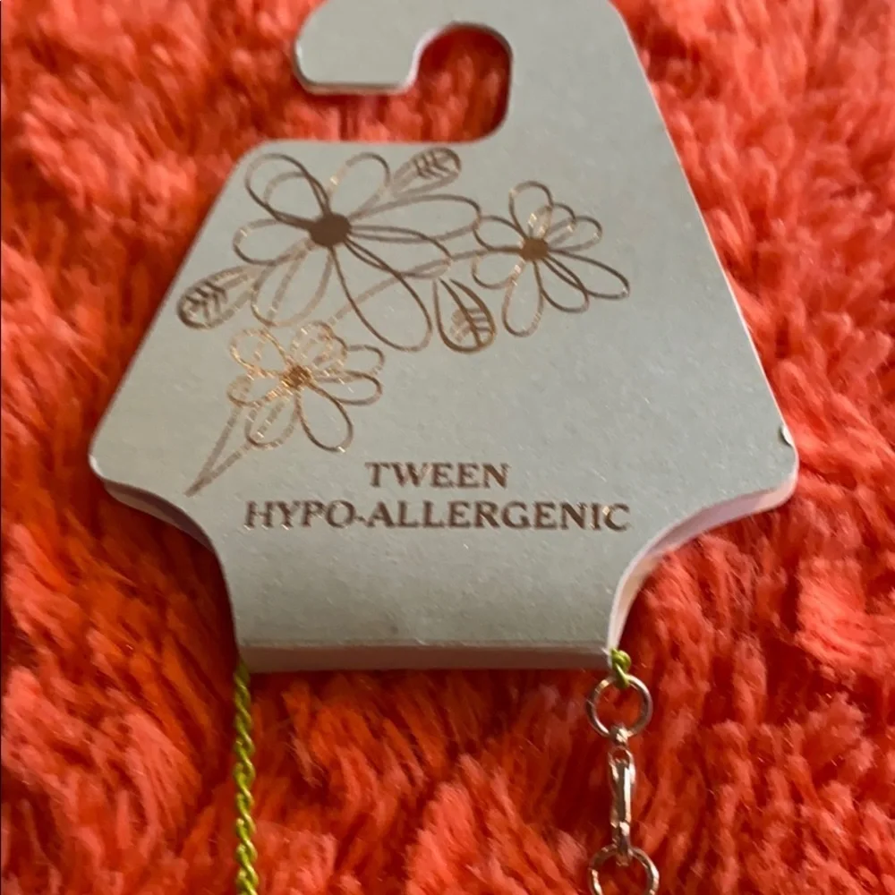 New without tags Tween Necklace